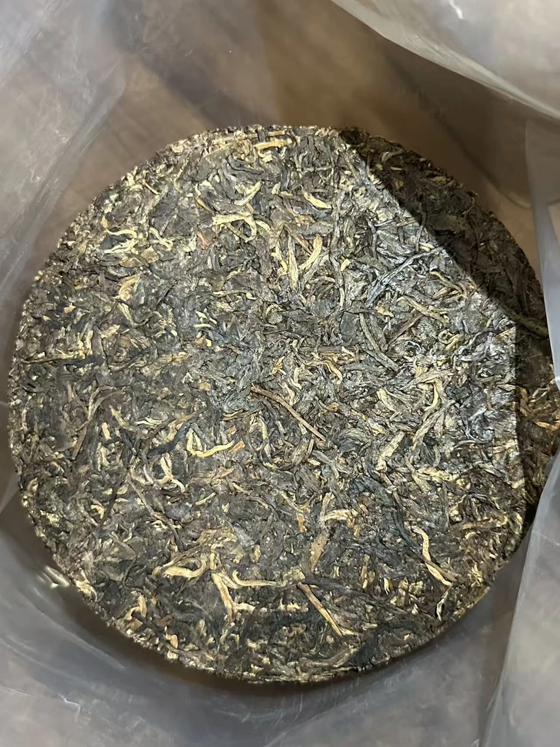 1999年云南干仓 易武刮风寨茶柱 普洱茶生茶100g