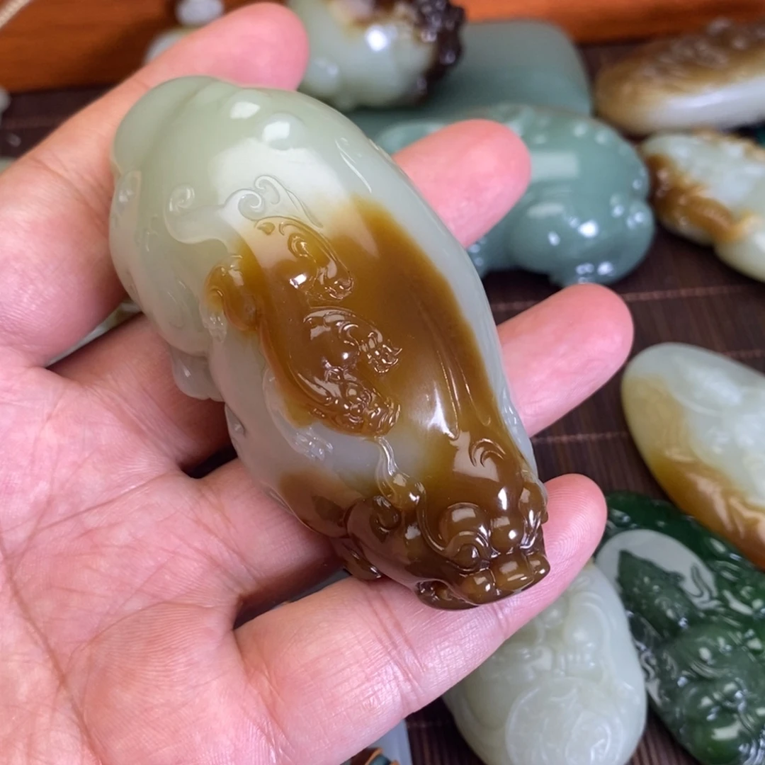 唐***果和田玉未镶嵌挂件