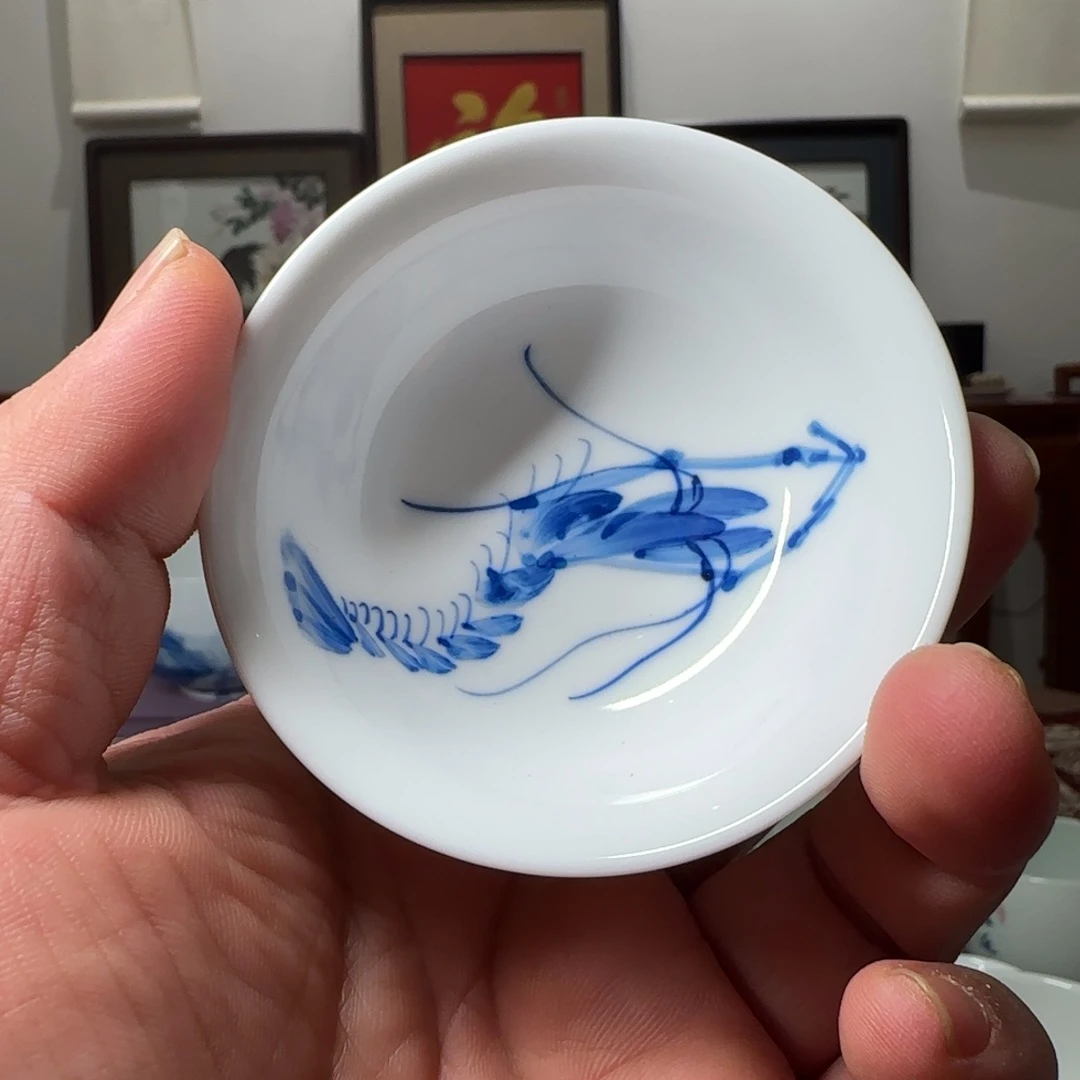 瓷手绘青花虾趣图