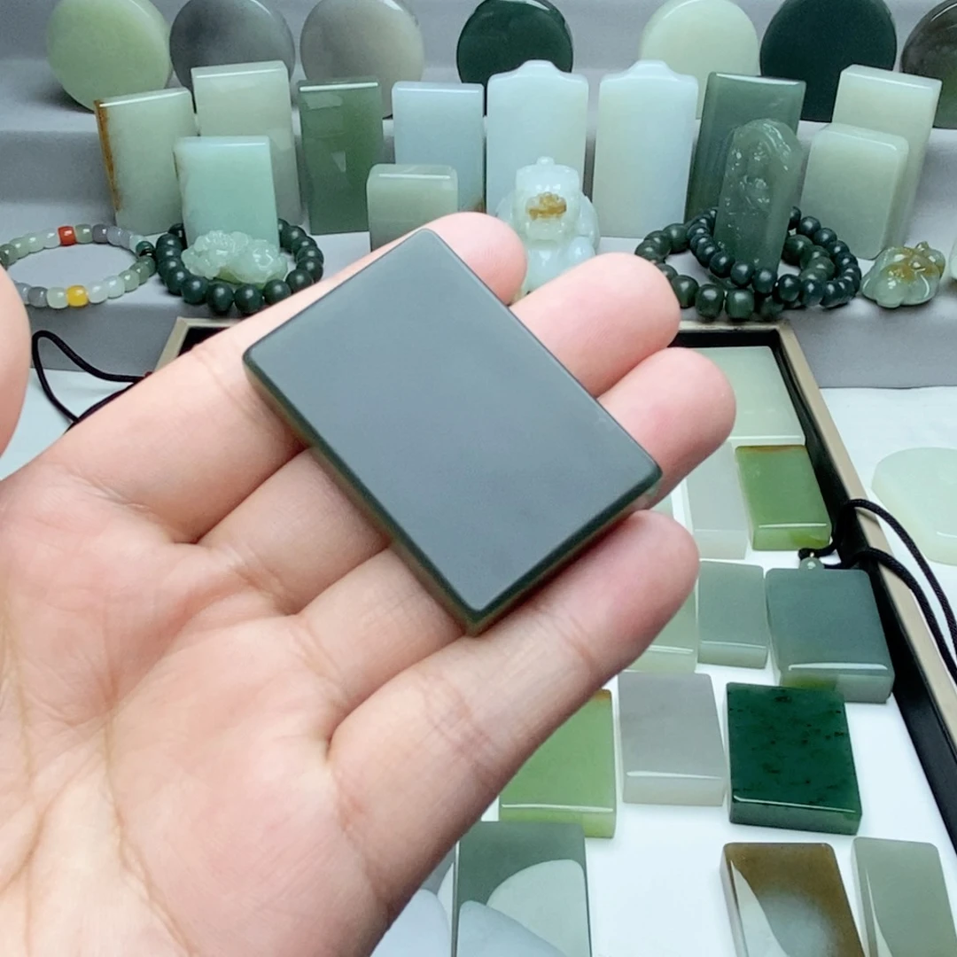 和田玉颈饰未镶嵌阿*哥