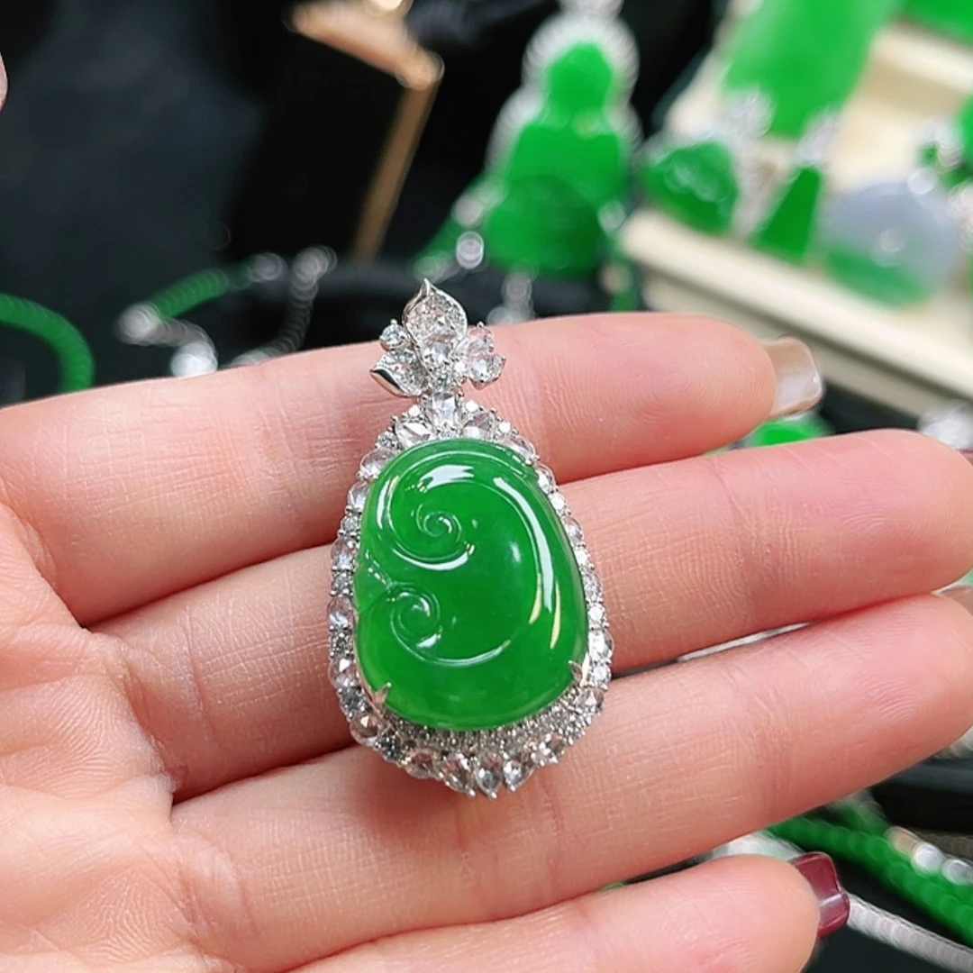 【闪购商品】翡翠颈饰18K金镶嵌吊坠