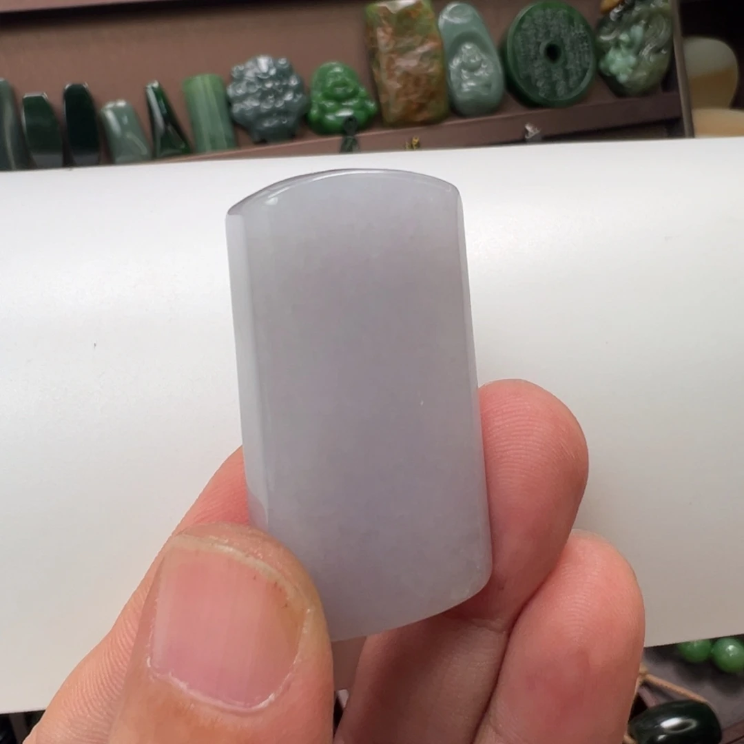 翡翠未镶嵌颈饰缅料淡春色小无事牌糯化42.5/22.2/9.6mm