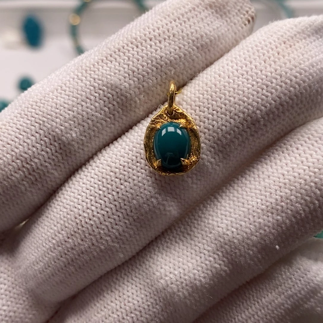 绿松石18K金镶嵌珠宝奇石侧挂9.6mm