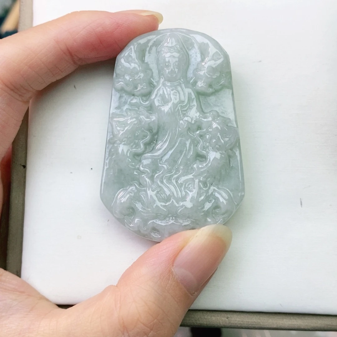 翡翠未镶嵌颈饰九龙观音