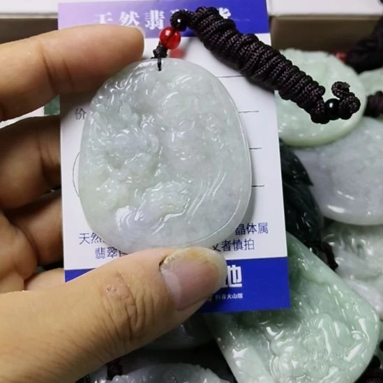 翡翠未镶嵌颈饰挂件