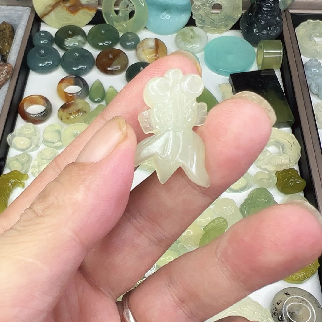 岫玉未镶嵌颈饰岫玉