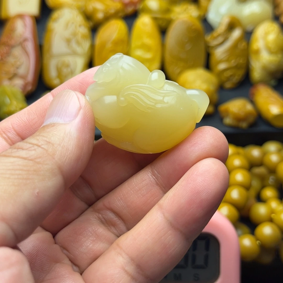 石英质玉未镶嵌颈饰青**阁