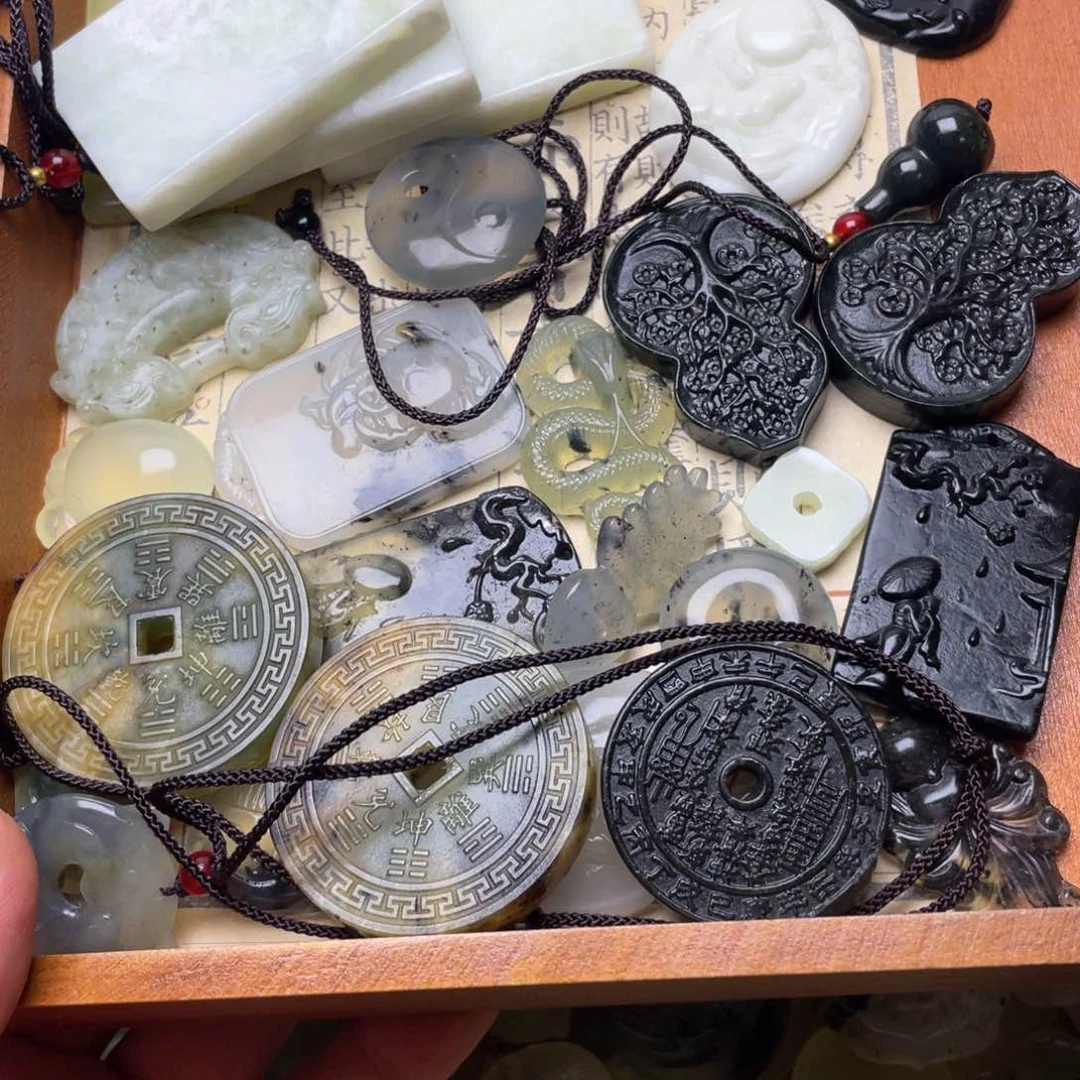 未镶嵌蛇纹石玉颈饰任选一个