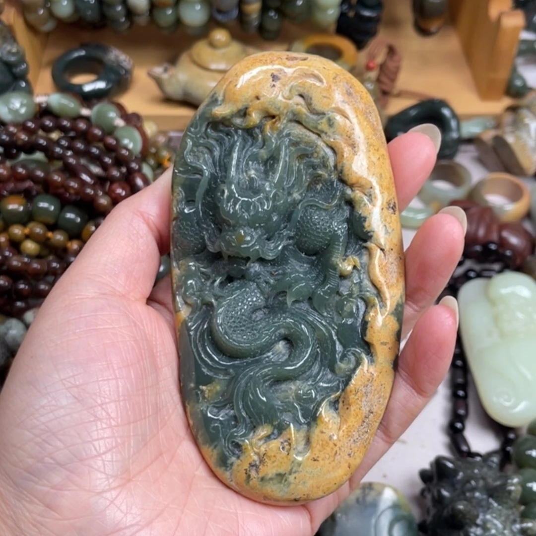 【闪购商品】未镶嵌岫岩河磨玉（透闪石质玉）把件清***岳