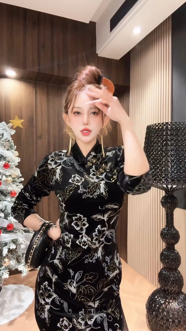 旗袍时尚复古气质中国风黑色盘扣长袖秋冬新中式绣花修身短裙显瘦