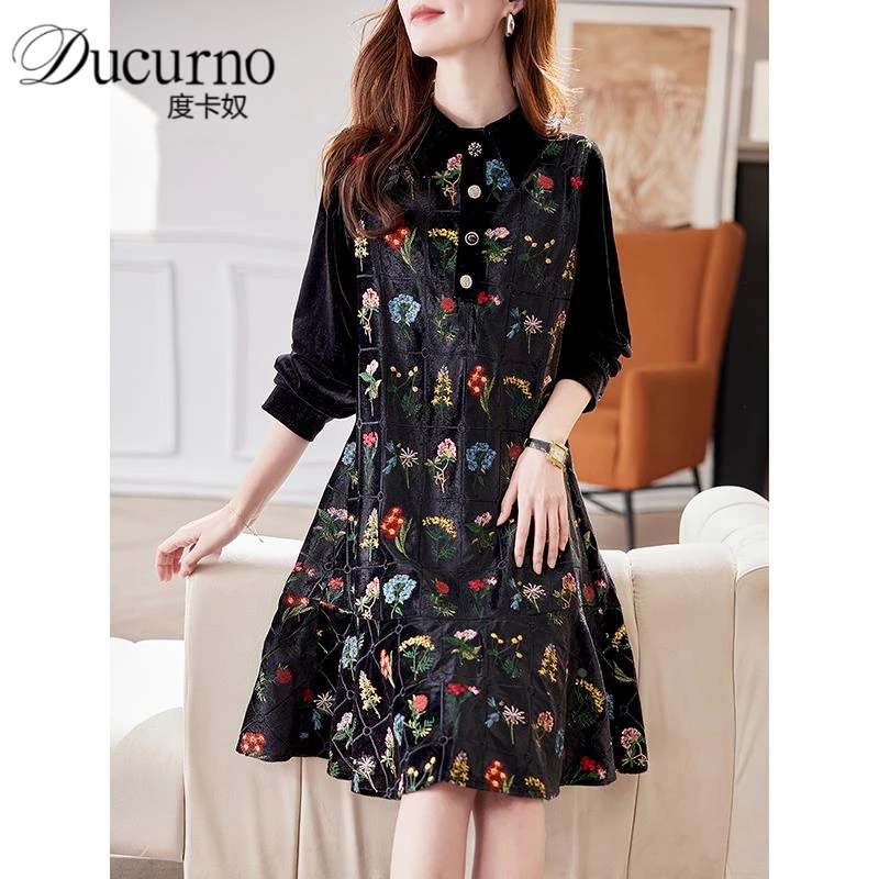 翻领丝绒拼接刺绣连衣裙2025年秋季新款气质重工洋气长袖休闲裙