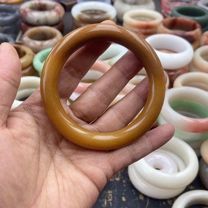 石英岩玉未镶嵌手镯玛奇朵