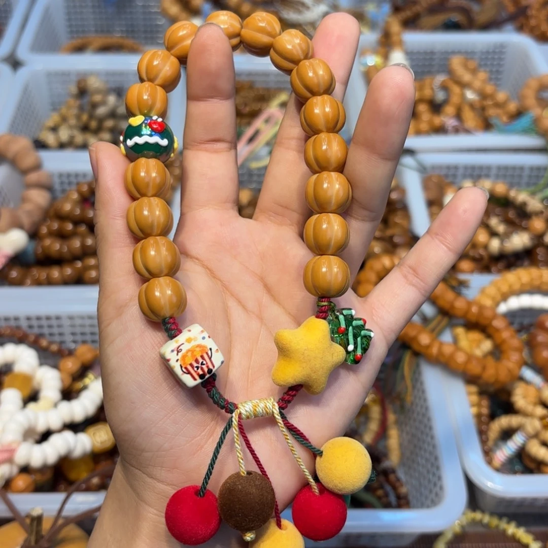 白玉菩提吊坠圣诞球球手持