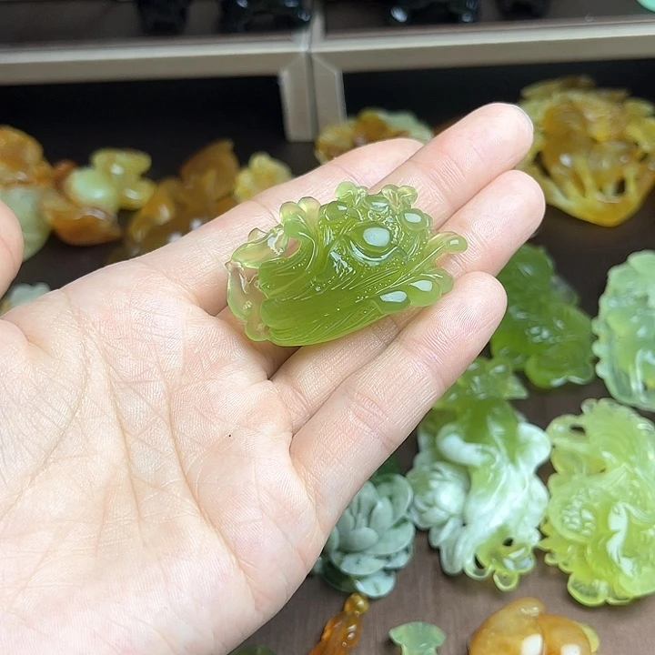 蛇纹石玉颈饰未镶嵌安*?