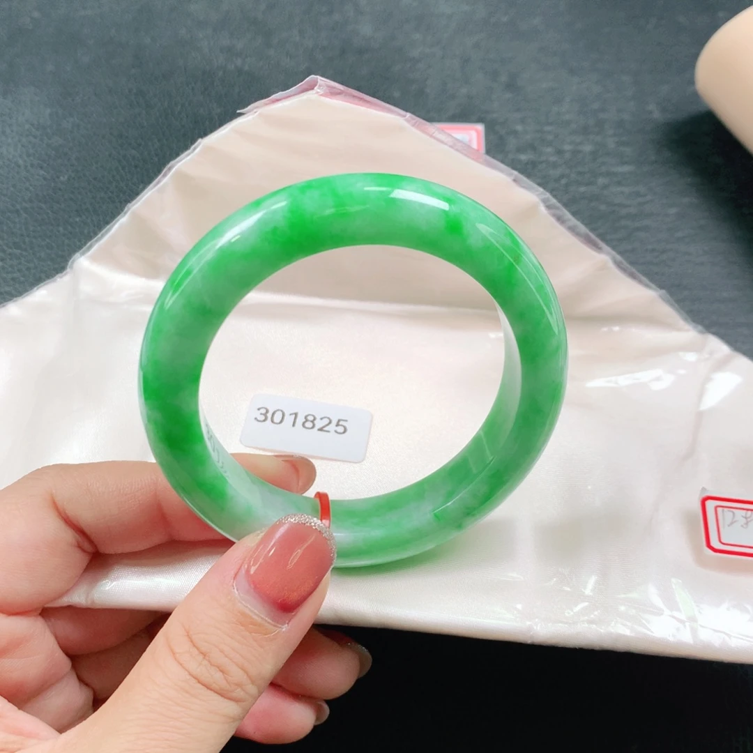 翡翠未镶嵌手镯03