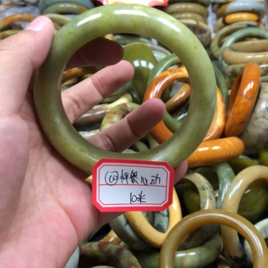 未镶嵌蛇纹石玉手镯怦***?