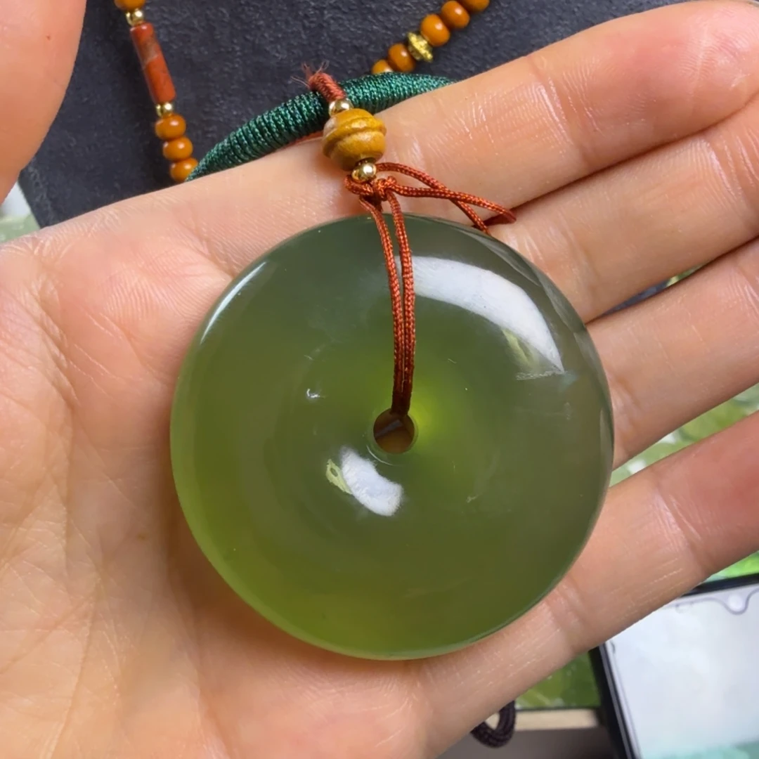 行***难蛇纹石玉未镶嵌颈饰