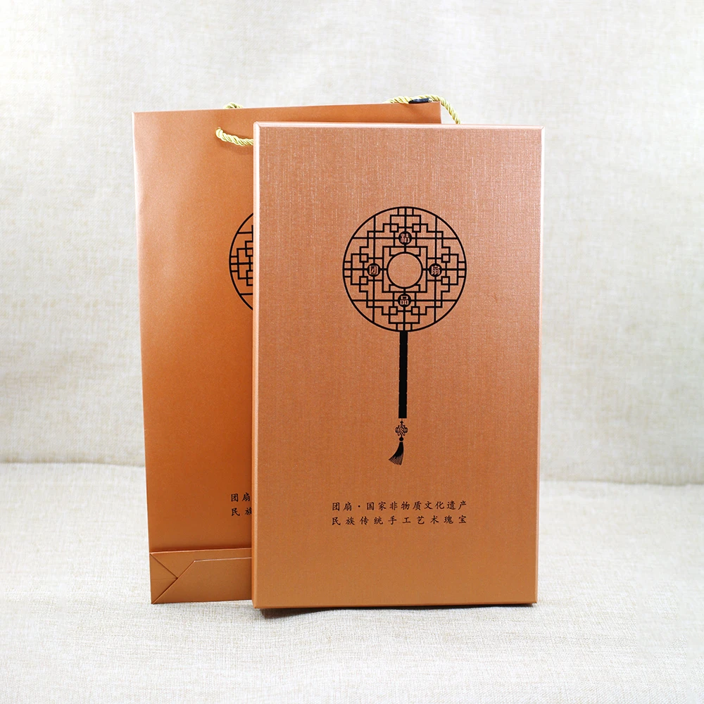 苏绣团扇礼盒刺绣