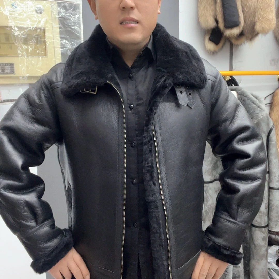 黑色翻领皮毛一体