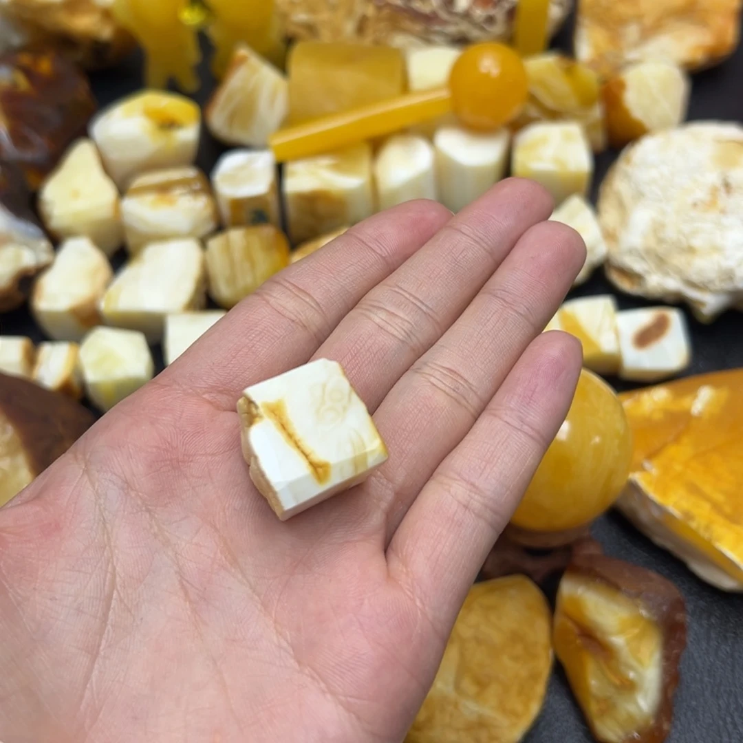 定制琥珀未镶嵌斯*蜜蜡