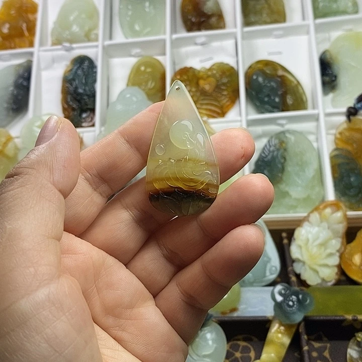 蛇纹石玉未镶嵌颈饰