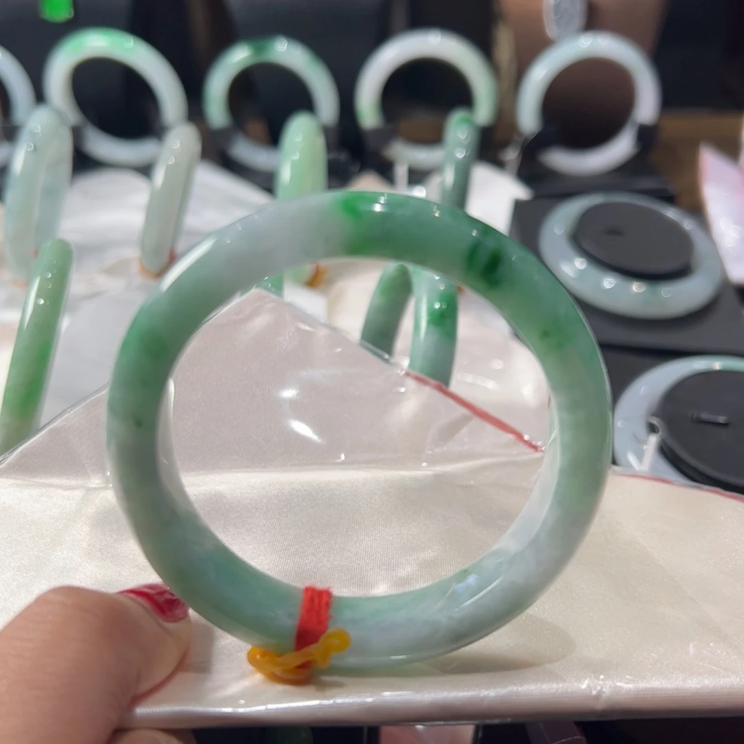 翡翠手镯（圆镯）未镶嵌