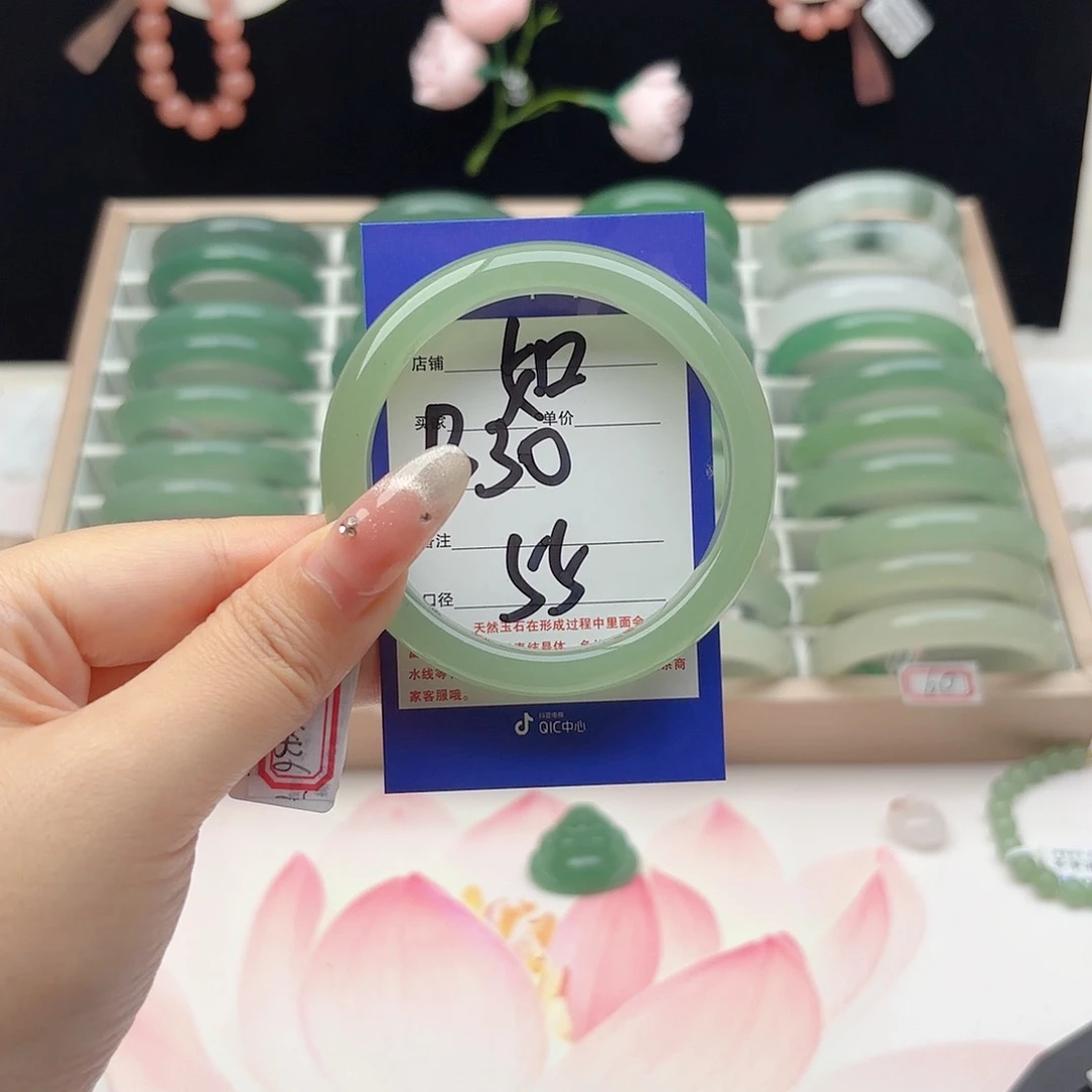 未镶嵌手镯石英质玉