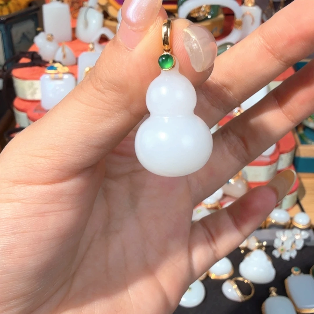和田玉18K金镶嵌颈饰