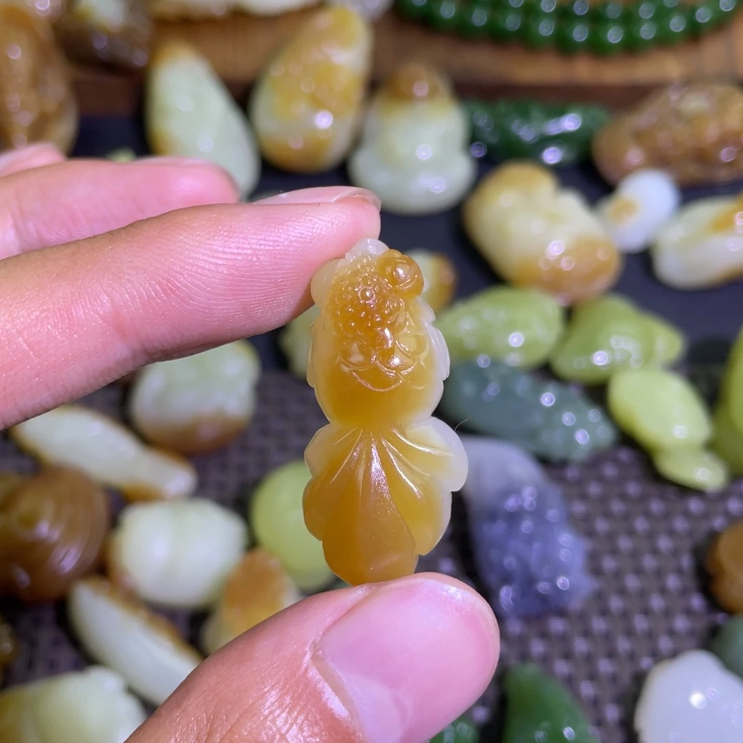 颈饰未镶嵌和田玉海*红