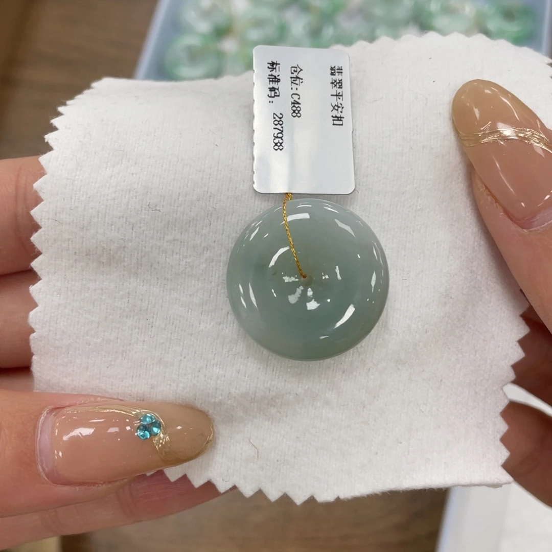 翡翠未镶嵌颈饰平安扣