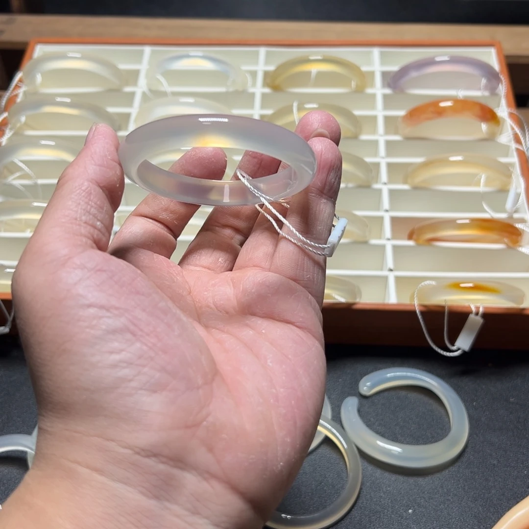 玛瑙/玉髓手镯未镶嵌