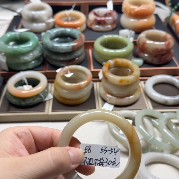 石英质玉未镶嵌手镯