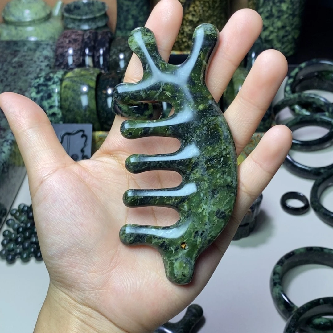 未镶嵌蛇纹石玉吊坠