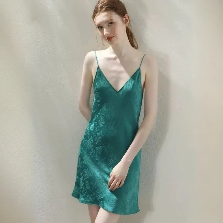 胖MM大码300斤洋气性感V领无袖吊带裙女中长款纯欲宽松睡裙家居服