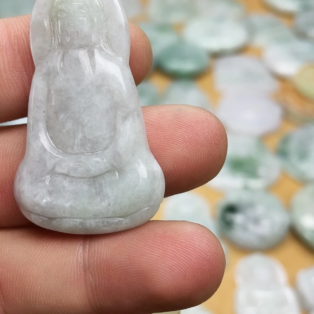 翡翠未镶嵌颈饰素衣