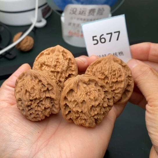 把件文玩核桃黄*轩南疆石5677