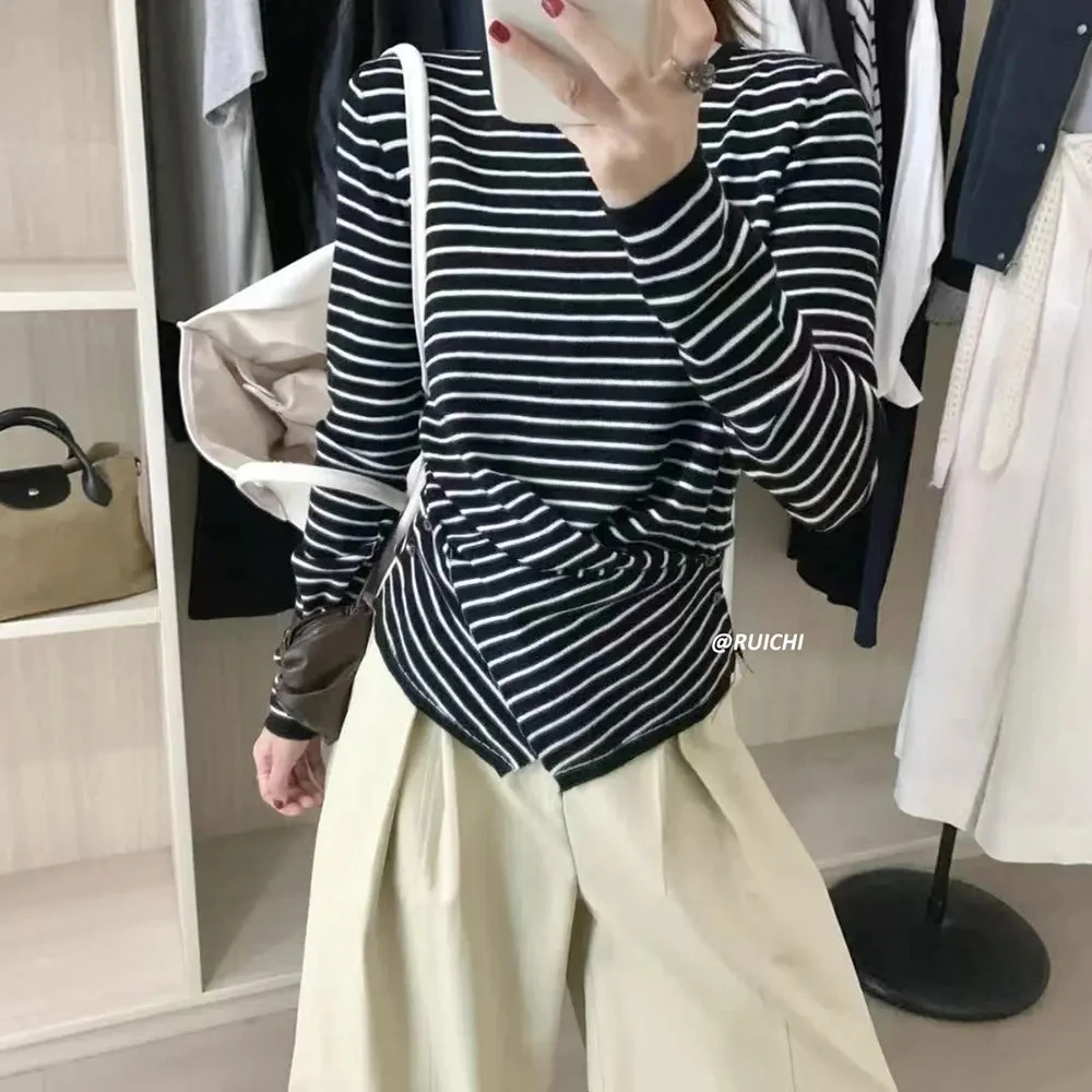2025秋季韩版圆领条纹下摆交叉慵懒松弛感针织衫高级显瘦上衣女