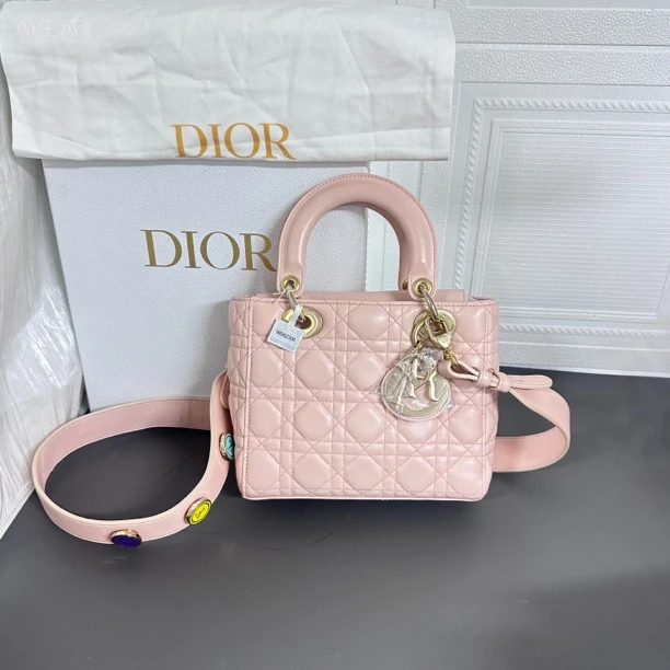 95新 DIOR/迪奥 95新裸粉色四格戴妃手提斜挎包