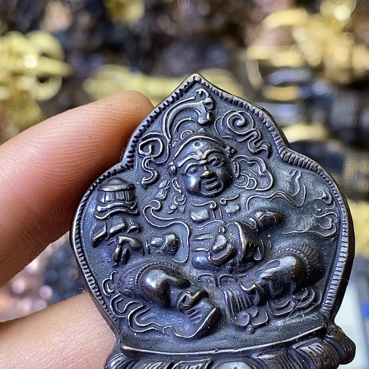 青铜福利背面有印子