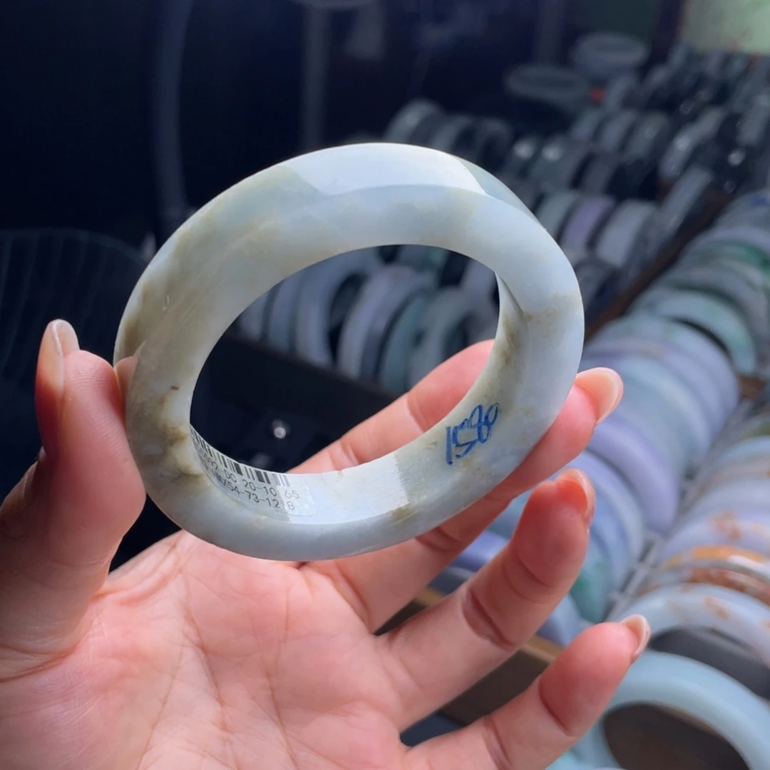 定制翡翠未镶嵌翡翠手镯