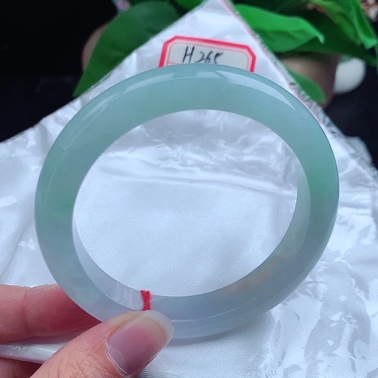 翡翠手镯足银镀金镶嵌?    正圈58+