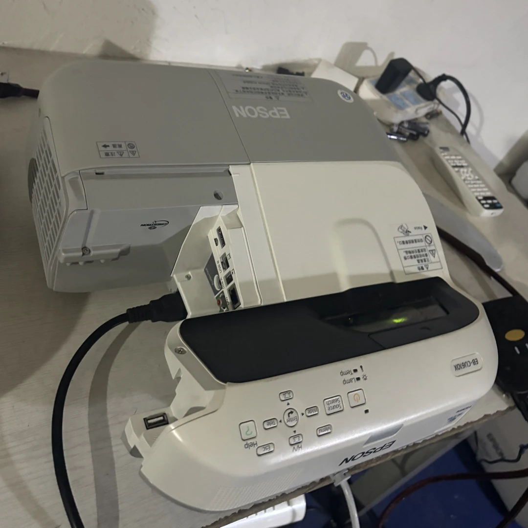 二手 爱普生超短焦投影仪 运费自理