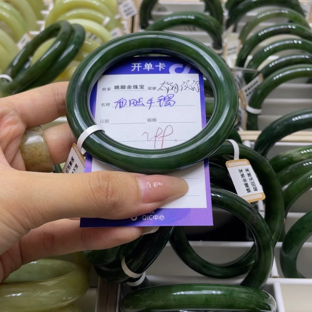 未镶嵌手镯和田玉太**你