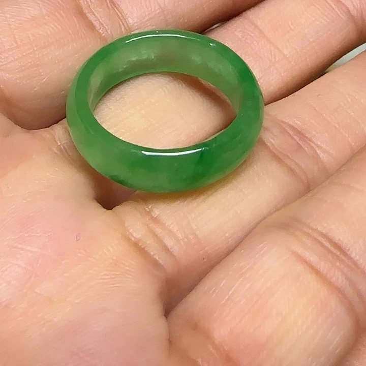 翡翠未镶嵌戒指器物之美手工制作