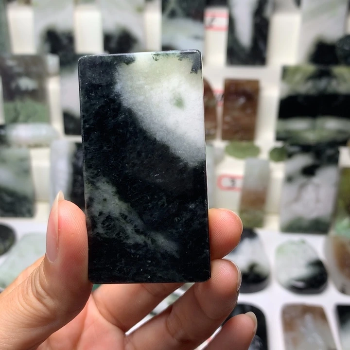 独山玉未镶嵌颈饰