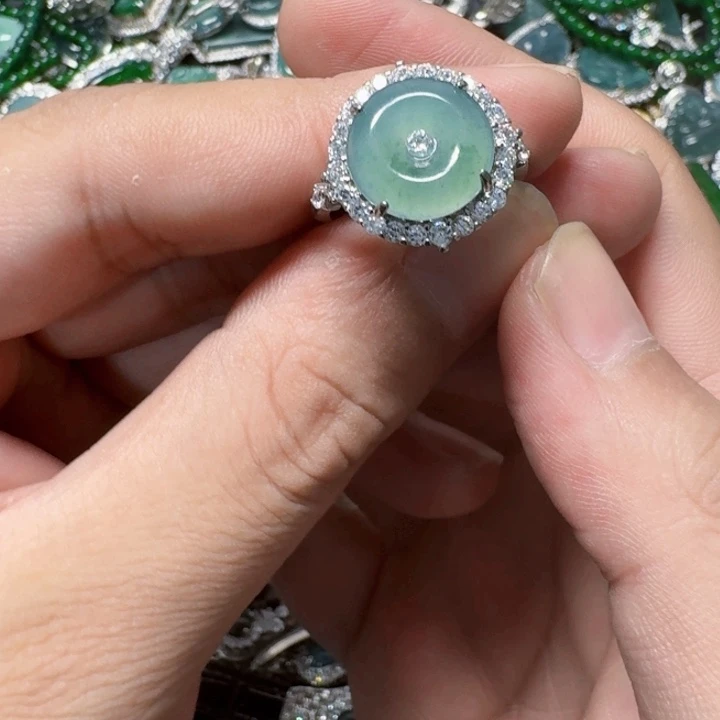 翡翠未镶嵌颈饰天然A货翡翠放漏