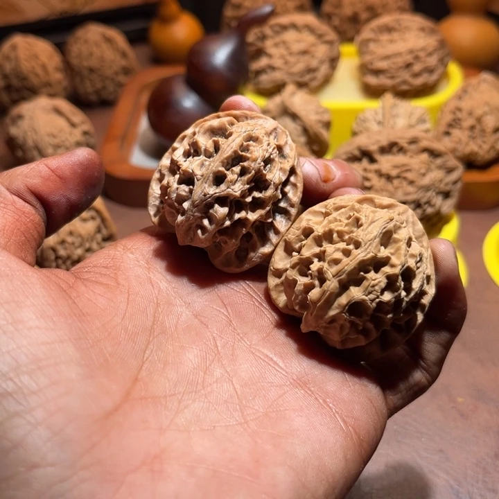 颜****文玩核桃吊坠文玩核桃手把件全有