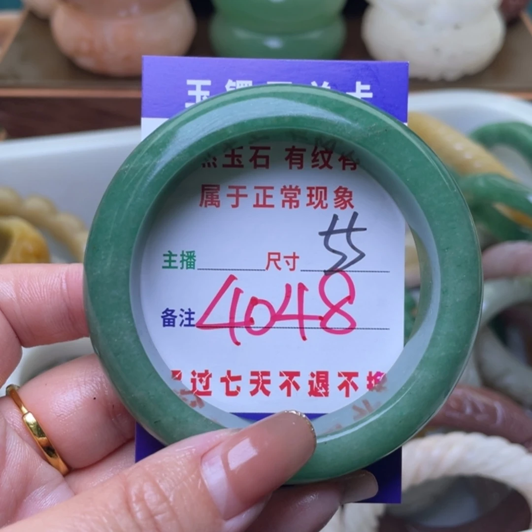【闪购商品】未镶嵌手镯（圆镯）石英质玉