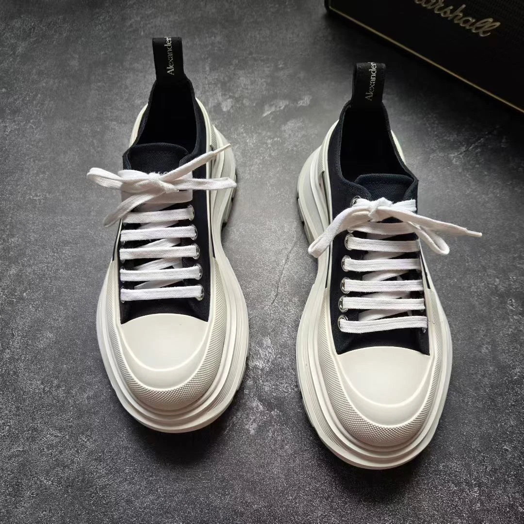 99新 Alexander McQueen/亚历山大·麦昆 葡萄籽奢潮/马丁靴/36