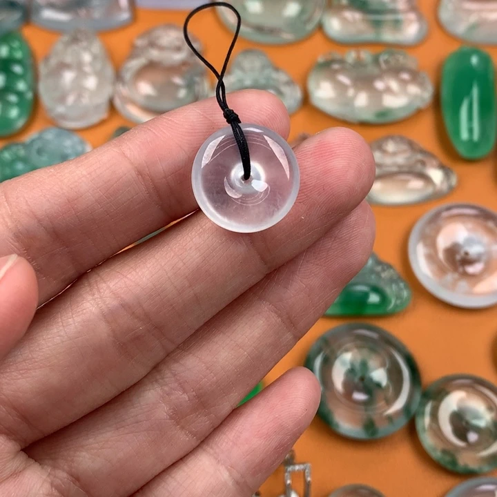 翡翠挂件未镶嵌….